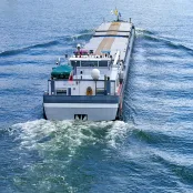 Une péniche sur la Seine