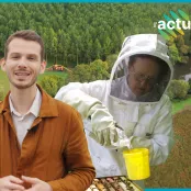 Baptiste sur la miniature du nouvel épisode de l'Actu concernant la biodiversité.