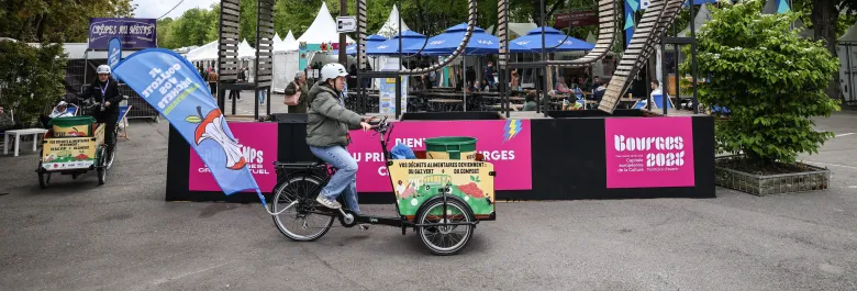 La collecte des déchets alimentaires à vélo cargo au Printemps de Bourges 2024