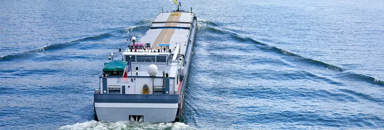 Une péniche sur la Seine