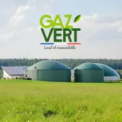 Photo d'une unité de méthanisation avec le logo Gaz vert, local et renouvelable 