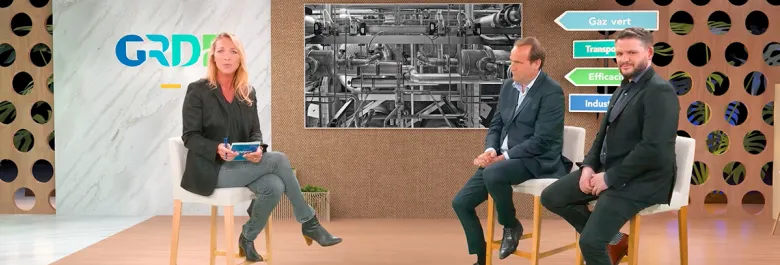 Présentateurs et invités sur un plateau télé