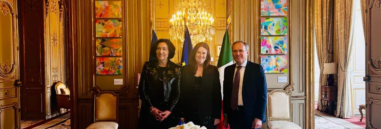 Signature du protocole, Laurence Poirier-Dietz directrice générale de GRDF, Emanuela D'Alessandro ambassadrice d'Italie en France et Paolo Gallo directeur général d'Italgas 